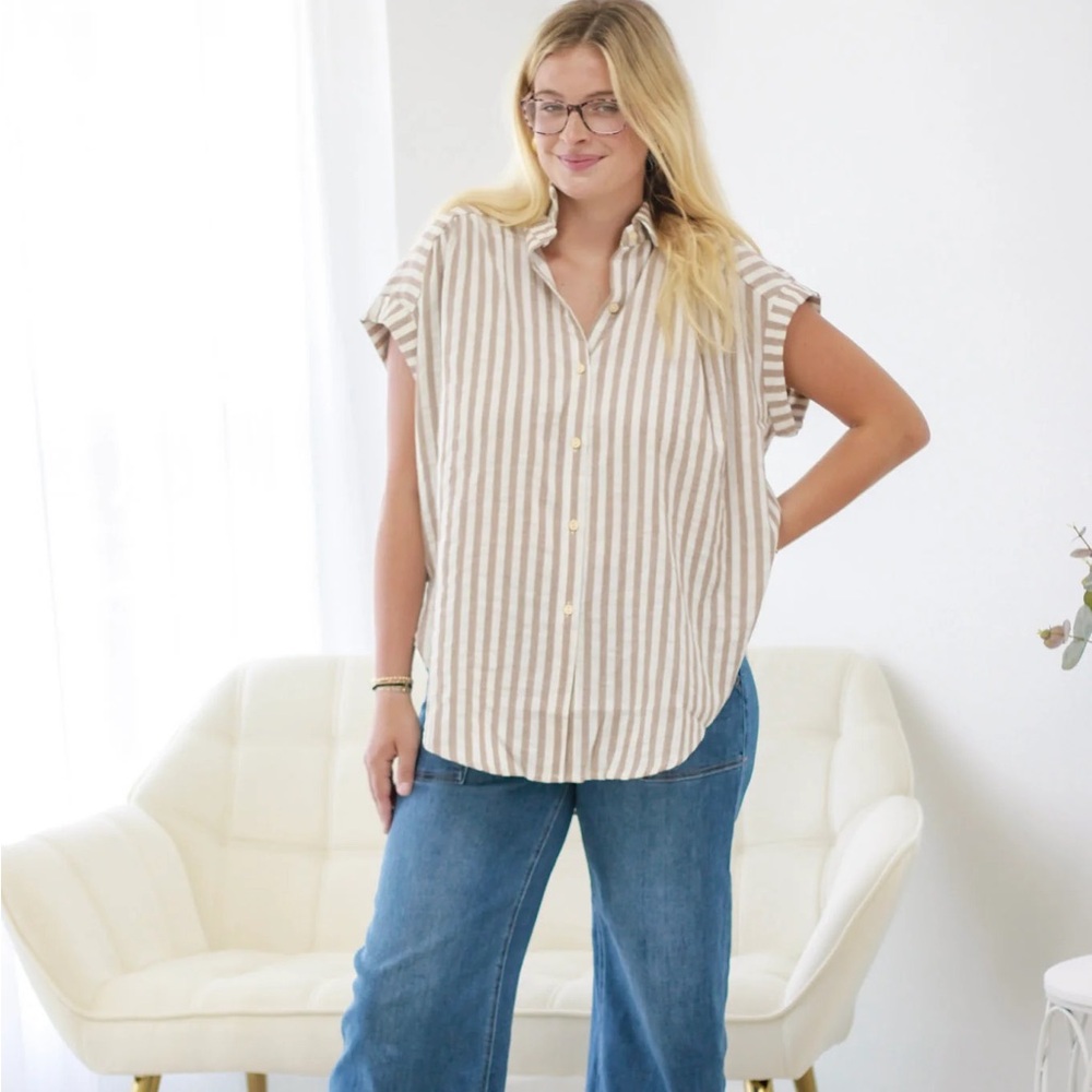 Worthington • Pin Striped Sleeveless Button Down Blouse